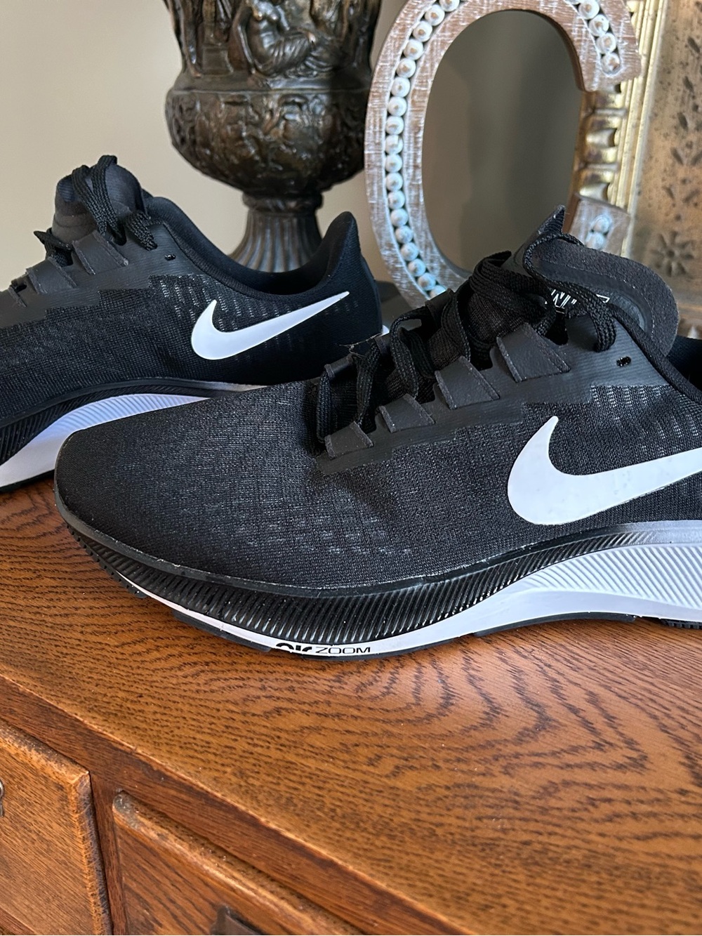 Women’s Sz 10 Nike Zoom Pegasus 37 Black/ White Athletic Sneakers Running Shoe